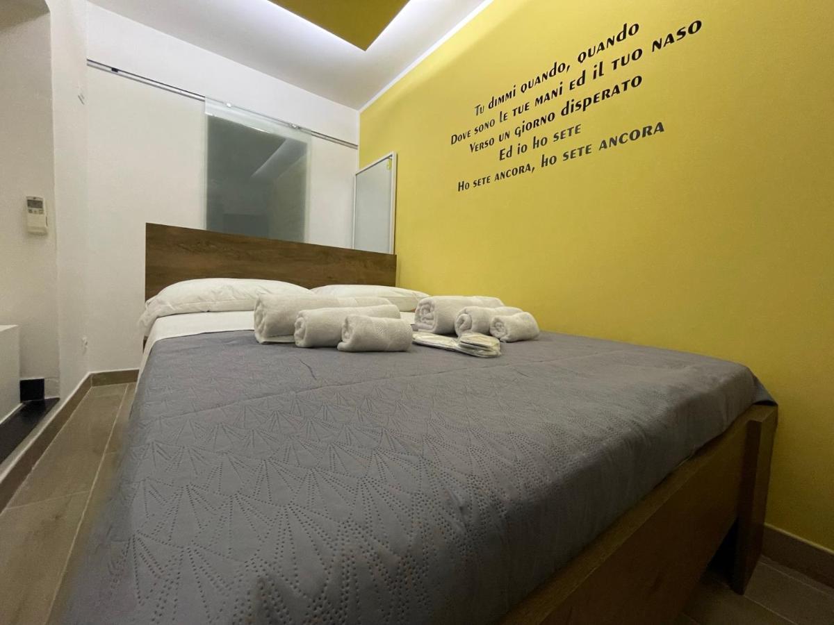 נאפולי Yes I Know My Room - Mini Room Martiri מראה חיצוני תמונה