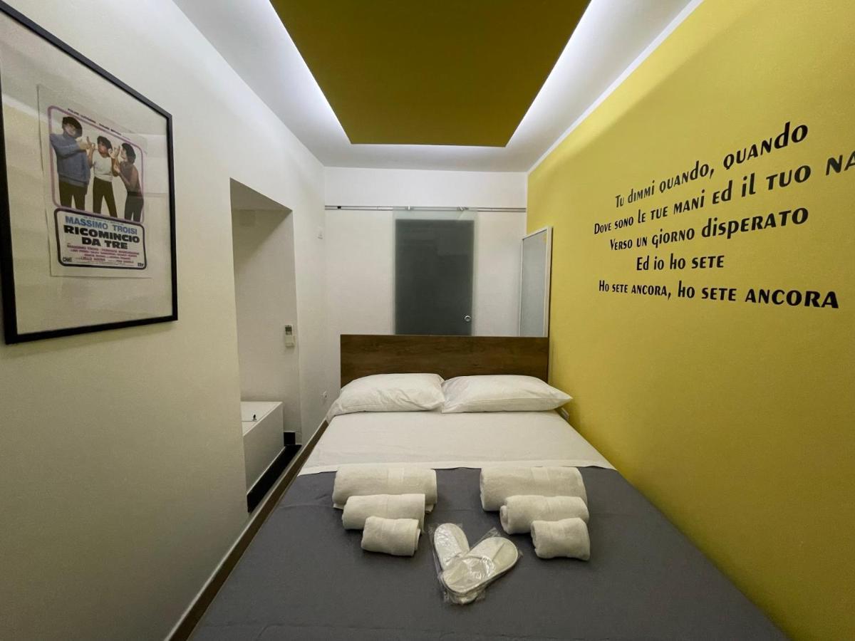 נאפולי Yes I Know My Room - Mini Room Martiri מראה חיצוני תמונה